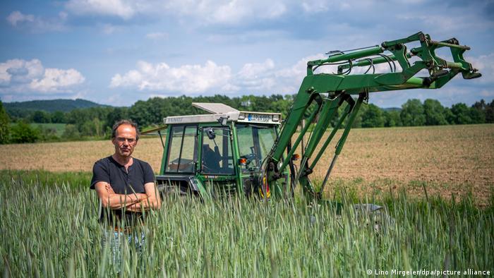 Bio-Landwirt Ulf Allhoff-Cramer klagt mit Greenpeace gegen VW