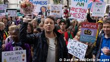 LONDON, ENGLAND - MAY 20: Celebrity chef Jamie Oliver stages a protest outside 10 Downing Street on May 20, 2022 in London, England. The 'Eton Mess' demonstration was aimed at highlighting the Government's 'U-Turn' On its Anti-obesity Strategy. (Photo by Dan Kitwood/Getty Images)