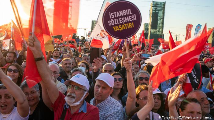 Tens of thousands of citizens filling the Maltepe Rally area.