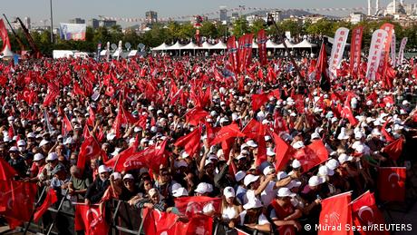 Supporters of the Republican People's Party rally in Istanbul