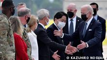 Japan's Foreign Minister Yoshimasa Hayashi (C) and US Ambassador to Japan Rahm Emanuel (C-L) greet US President Joe Biden (2nd R) after arriving at Yokota Air Base in Fussa, Tokyo prefecture on May 22, 2022. (Photo by Kazuhiro NOGI / AFP)