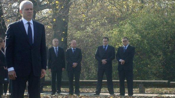 srbijanski predsjednik Boris Tadić klanja se žrtvama pokolja sa Ovčere