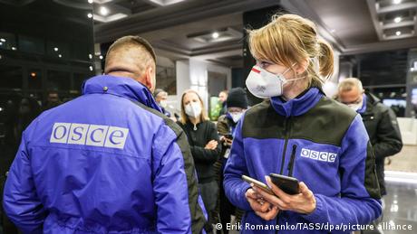Observers of the OSCE Special Monitoring Mission to Ukraine arrive in Russia after being evacuated from Donetsk