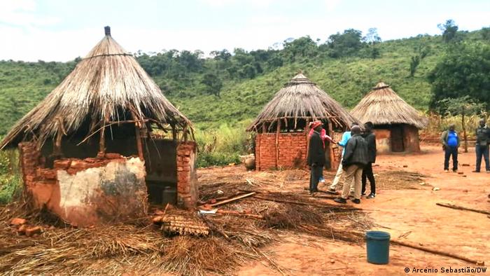 Casas de membros da RENAMO destruídas no distrito de Barué, província de Manica