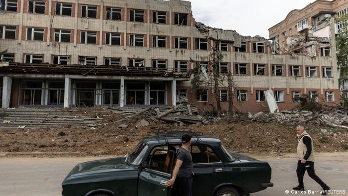 Разрушенные университетские здания в Бахмуте, Донецкая область, фото 22 мая 2022 года