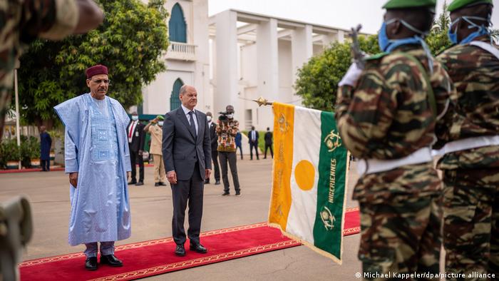 الرئيس النيجير محمد بازوم يستقبل المستشار الألماني أولاف شولتس 23.05.2022