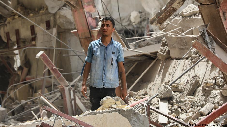 Iran: Scores trapped as building collapses in Abadan | News | DW - Vimarsana News