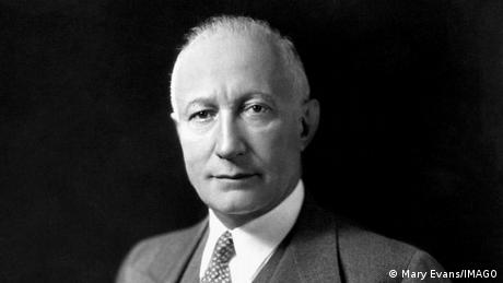 Те произхождат от Унгария Германия и Русия на младини емигрират