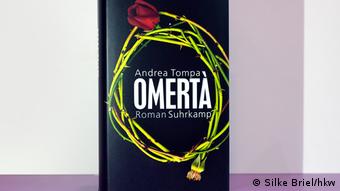 Buchcover Omerta von Andrea Tompa.