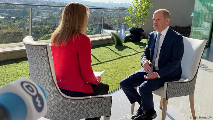 Chancellor Olaf Scholz in an interview with DW South Africa (May 2022) Chancellor Olaf Scholz in an interview with DW South Africa (May 2022)