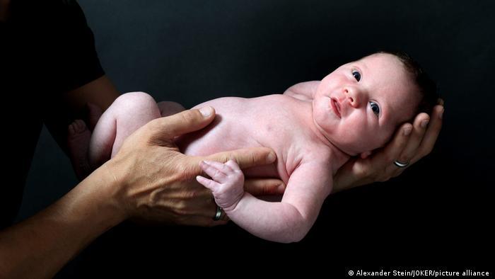 No obstante, la autoridad estadística contabilizó en Alemania 228.000 muertes más que nacimientos.