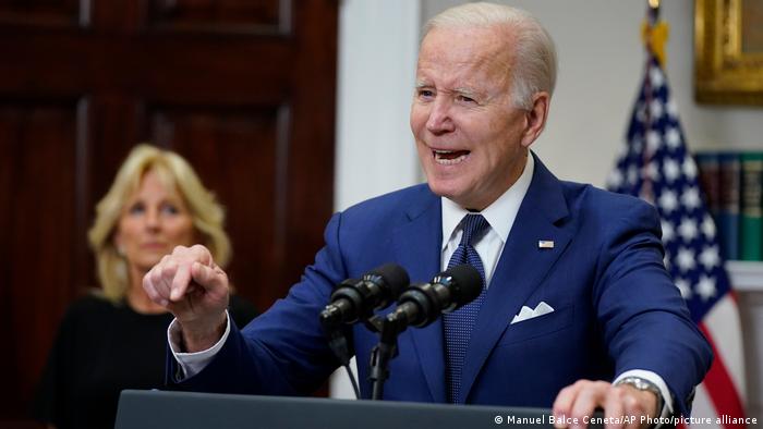 Presiden Joe Biden kembali menuntut aturan kepemilikan senjata yang lebih ketat