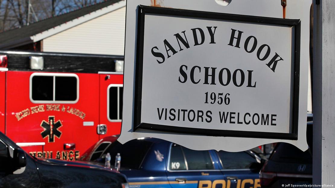 Пред десет години, 20-годишен маж застрела 20 деца и шест учители во училиштето „Сенди Хук“