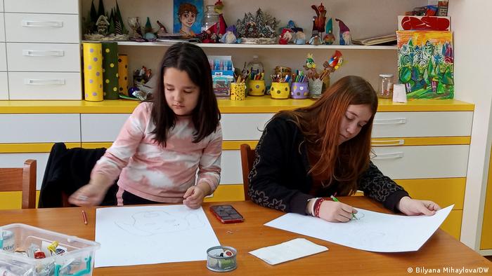 Освен таблет или смартфон, съвременното дете може да държи и