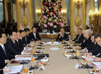 法国总统萨克奇在爱丽舍宫与中国国家主席胡锦涛一行展开会谈