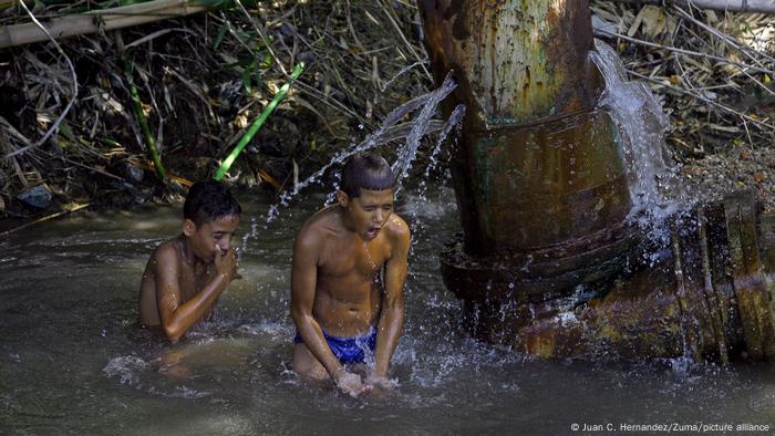 Venezuela ha pagado un descomunal precio ambiental, social, político y cultural por su politica extractivista. Venezuela ha pagado un descomunal precio ambiental, social, político y cultural por su politica extractivista.