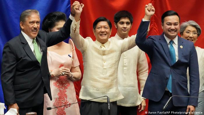 Foto de Ferdinand 'Bongbong Marcos Jr. tras su victoria electoral en Filipinas.