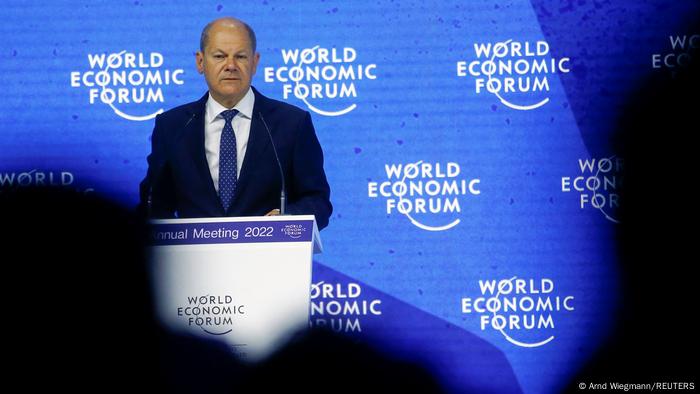 "É uma questão de deixar claro para Putin que não haverá paz ditada", afirmou Scholz em Davos