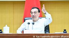 (220525) -- BEIJING, May 25, 2022 (Xinhua) -- Chinese Premier Li Keqiang, also a member of the Standing Committee of the Political Bureau of the Communist Party of China (CPC) Central Committee, speaks at a teleconference on implementing policies to stabilize economy, May 25, 2022. Vice Premier Han Zheng, also a member of the Standing Committee of the Political Bureau of the CPC Central Committee, presided over the teleconference. (Xinhua/Yan Yan)