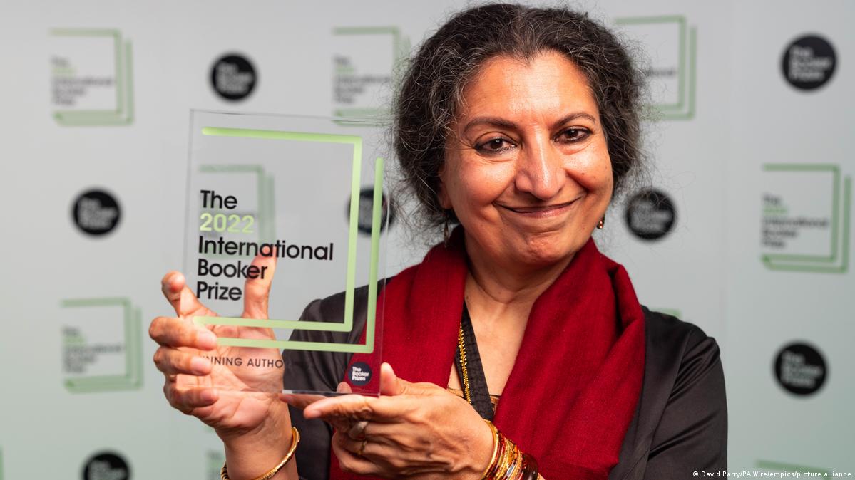 Geetanjali Shree wins International Booker Prize 2022 DW 05/27/2022