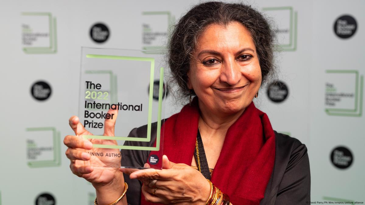 Geetanjali Shree wins International Booker Prize 2022 DW 05/27/2022