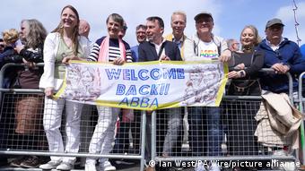 Υποδοχή από το κοινό