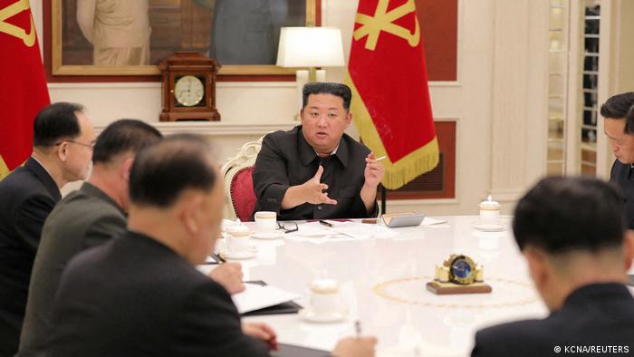 去年八月，金正恩宣布朝鲜已经战胜了新冠疫情。