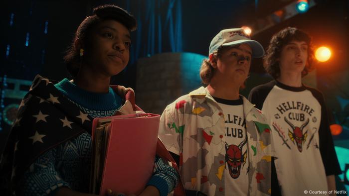 Después de que la primera temporada siguiera teniendo un reparto predominante de actores masculinos y blancos, Stranger Things representa ahora más diversidad. Después de que la primera temporada siguiera teniendo un reparto predominante de actores masculinos y blancos, Stranger Things representa ahora más diversidad.