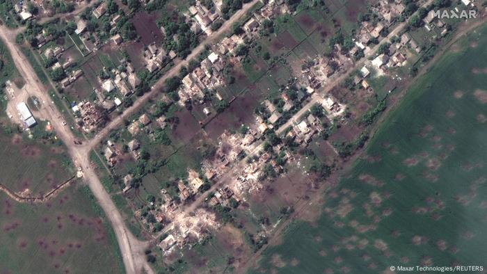 A satellite image shows closer view of destroyed homes, amid Russia's invasion of Ukraine, in Lyman. DW cannot independently verify the image.