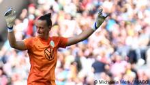 Almuth Schult feiert mit Wolfsburg achten Pokalsieg