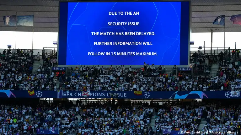 Após prejuízo em Paris, UEFA muda sistema de entrada dos torcedores na final  da Champions League