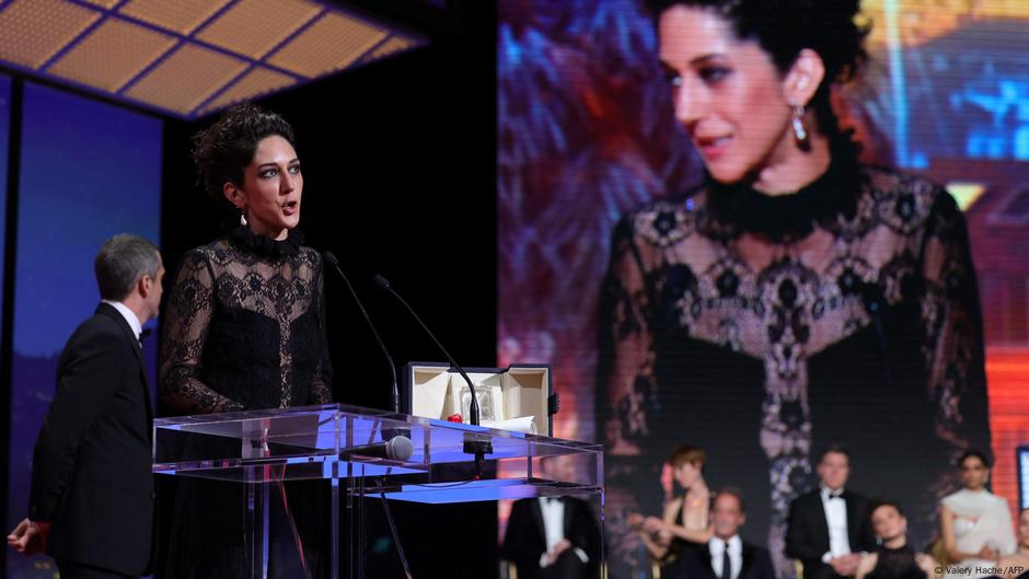 الإيرانية زار أمير إبراهيمي أفضل ممثلة في مهرجان كان DW 2022/5/28 الإيرانية زار أمير إبراهيمي أفضل ممثلة في مهرجان كان DW 2022/5/28