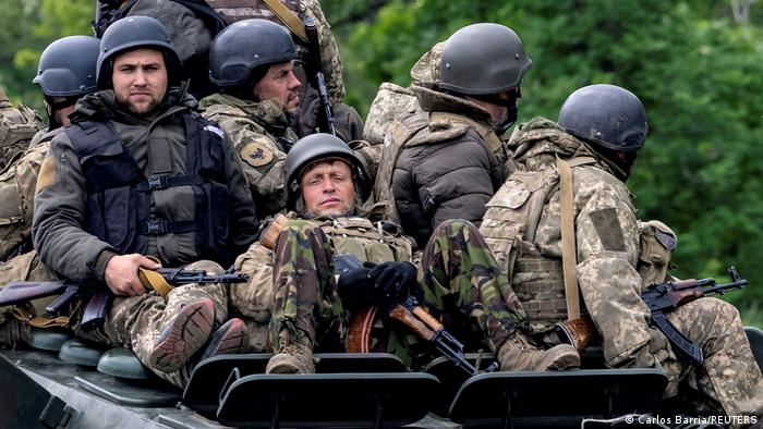 Украински бойци в района на Донецк