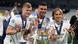 Toni Kroos, Casemiro und Luka Modric von Real Madrid mit Champions-League-Pokal Toni Kroos, Casemiro und Luka Modric von Real Madrid mit Champions-League-Pokal