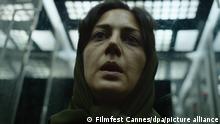 Szene aus dem Film «Holy Spider» (undatierte Aufnahme). Bei der Preisverleihung des 75. Filmfestivals in Cannes ist am Samstagabend, 28.05.2022 die iranische Schauspielerin Zar Amir Ebrahimi für ihre Rolle in «Holy Spider» als beste Schauspielerin ausgezeichnet worden. In dem Film spielt sie eine mutige Journalistin, die einem Serienmörder auf der Spur ist. +++ dpa-Bildfunk +++