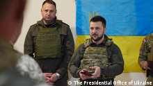 President of Ukraine visited the frontline positions in the east of the country and presented state awards to the military, 29 May 2022
The Presidential Office of Ukraine. All materials featured on this site are is licensed under a Creative Commons Attribution 4.0 International. The use of any materials posted on the website is permitted provided you link to www.president.gov.ua regardless of full or partial use of materials.
01220, Kyiv, 11 Bankova Str.
Quelle: https://www.president.gov.ua/en/news/prezident-ukrayini-vidvidav-peredovi-poziciyi-na-shodi-krayi-75445