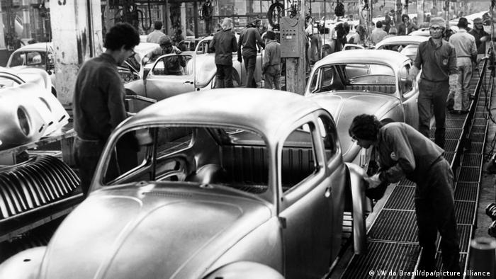 Безследно изчезнали хора, бити и оковавани работници, сплашване, унижения: нарушавал