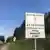Дорожный знак, сообщающий о въезде в пограничную зону на границе Беларуси и Украины  