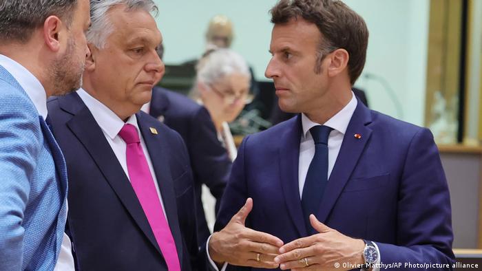 Орбан и Макрон на срещата на върха в Брюксел на 30 май 2022