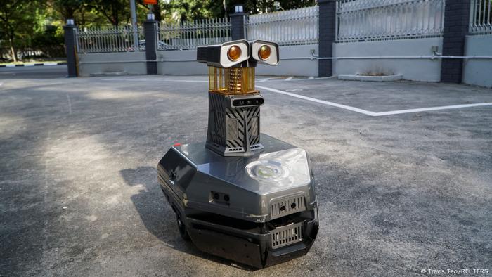 Singapur | Roboter schließen Arbeitskräftleücken