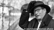 07.02.2018, Berlin: Friedrich Christian Delius, deutscher Schriftsteller, aufgenommen in einem Park. Foto: Jens Kalaene/dpa-Zentralbild/ZB