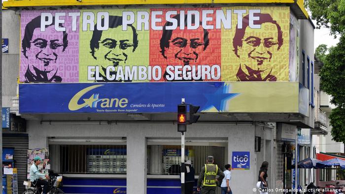 Kolumbien l Wahlkampfplakate von Gustavo Petro in Cali