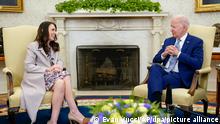 Joe Biden, Präsident der USA, trifft sich mit der neuseeländischen Premierministerin Jacinda Ardern im Oval Office des Weißen Hauses. +++ dpa-Bildfunk +++