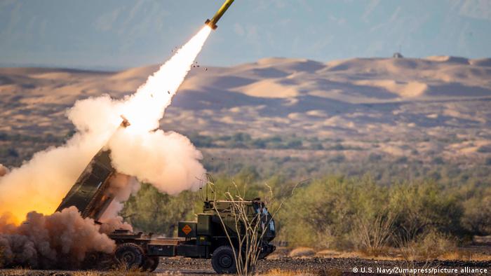 Wielokrotna wyrzutnia rakiet HIMARS podczas ćwiczeń w Kalifornii