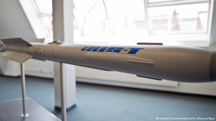 IRIS-T es el nombre del misil de defensa antiérea de la empresa de armamentos Diehl, que Alemania quiere suministrar a Ucrania.