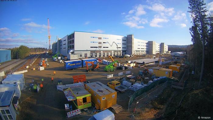 Construction of a new Amazon logistics center in Kaiserslautern, Germany 