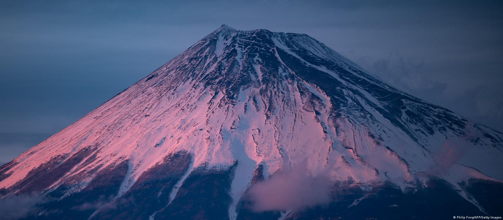 Japan: Mount Fuji plans to limit climbing this summer – DW – 01/20