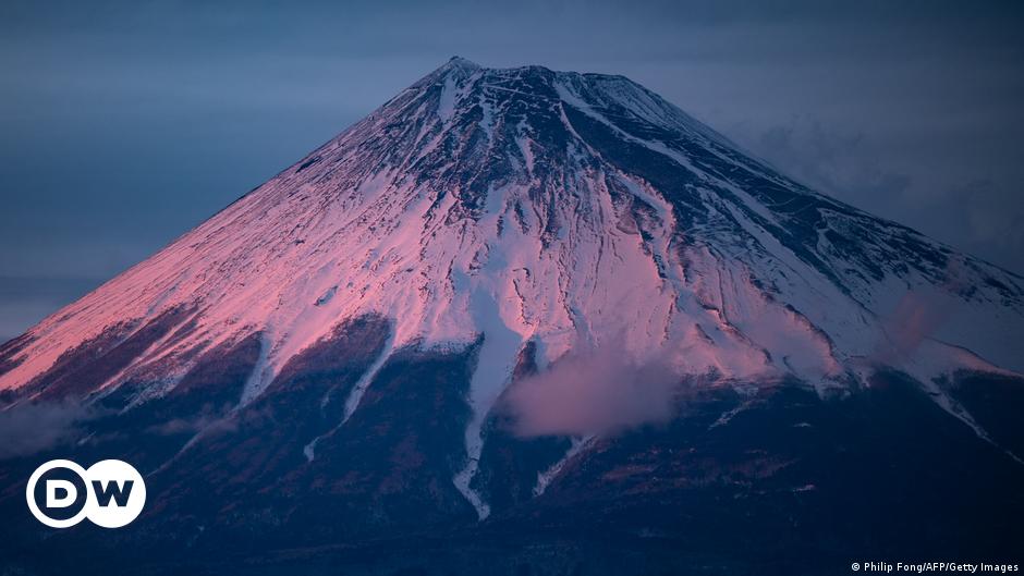 富士山は今夏の登山を制限する予定 – DW – 2024/01/20