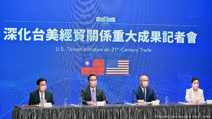 「台美21世紀貿易倡議」在2022年6月1日正式啟動。圖為當時台灣行政院召開的相關記者會。