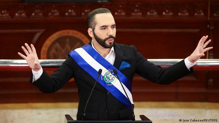 El presidente de El Salvador, Nayib Bukele, lleva tres años en el cargo, pero no está exento de polémica.